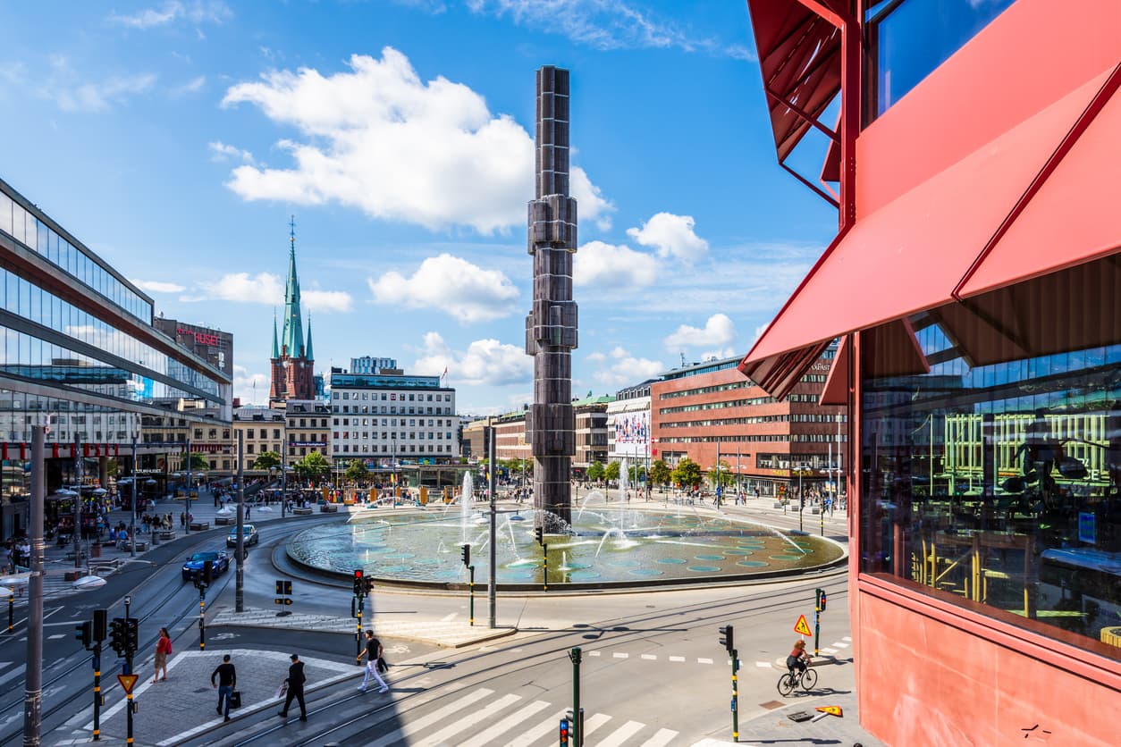 Sergels Torg obelisk Hero
